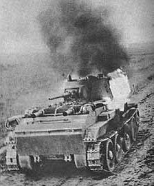 Подбитый БТ-7. Советские танки в 1941. Танковый бой