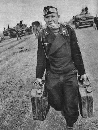 Немецкие танкисты возле Pz-III. Наступление 1942